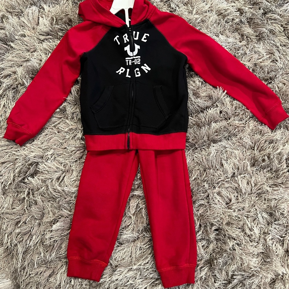 True Religion red and black sweatsuit boys size 5 in Excellent Condition